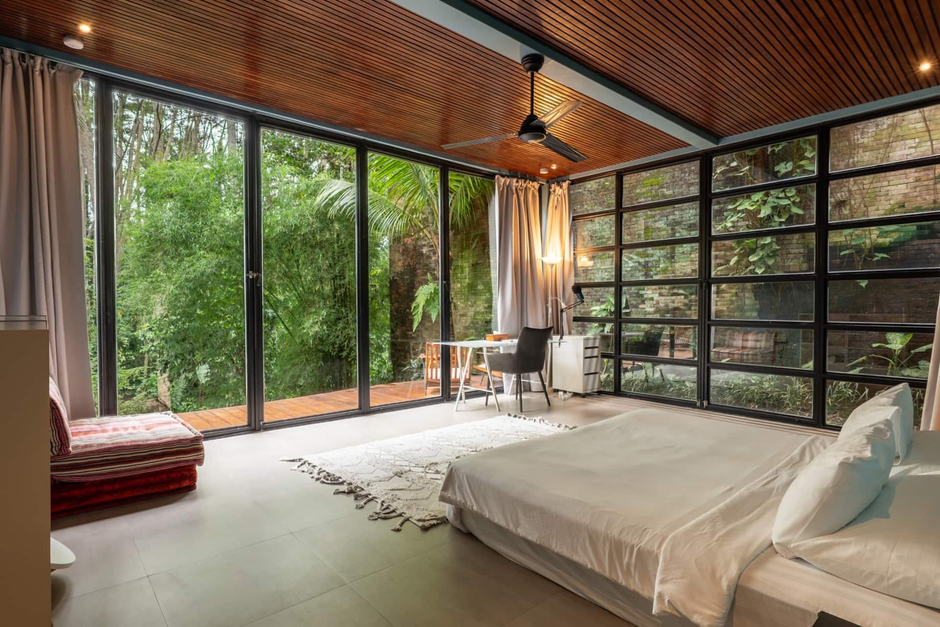4BR Castle of Glass Villa Ubud - Nature Surrounded — photo 2