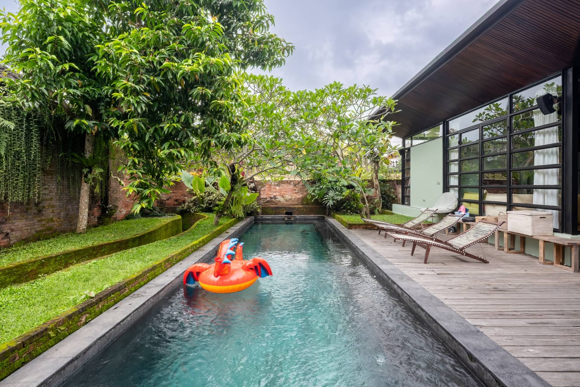 4BR Castle of Glass Villa Ubud - Nature Surrounded — photo 5